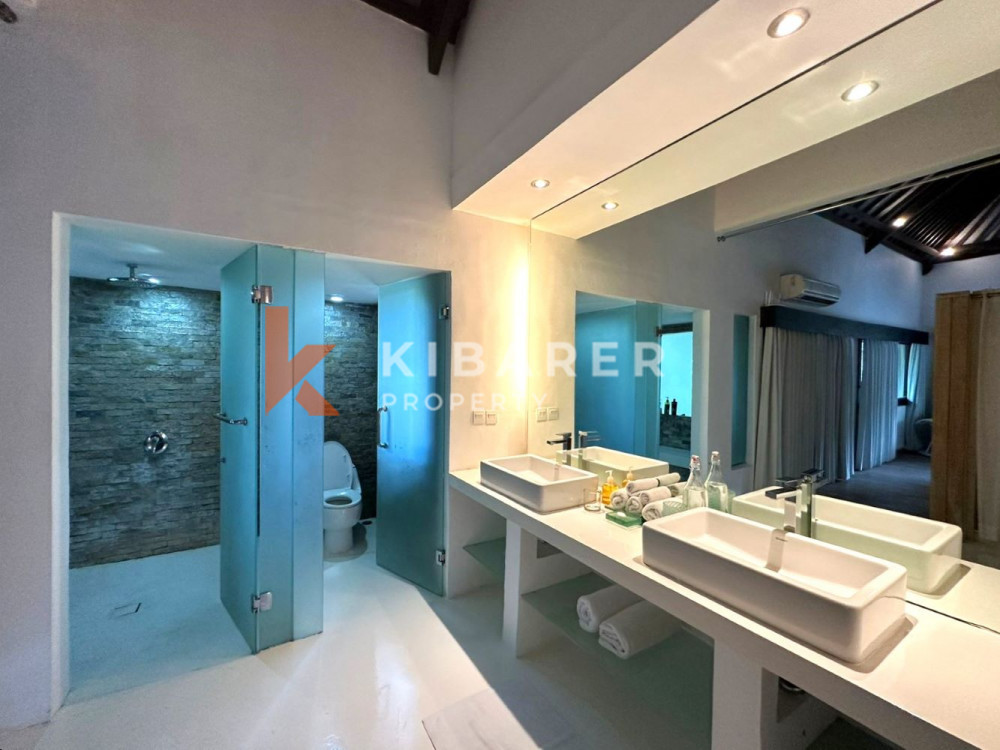 Villa de Luxe de Cinq Chambres Située au Coeur de Pererenan