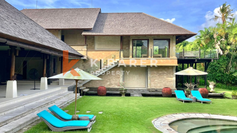 Villa de Luxe de Cinq Chambres Située au Coeur de Pererenan