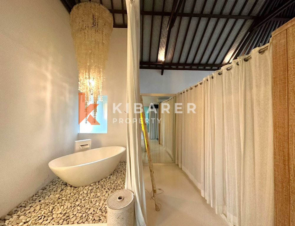 Villa de Luxe de Cinq Chambres Située au Coeur de Pererenan