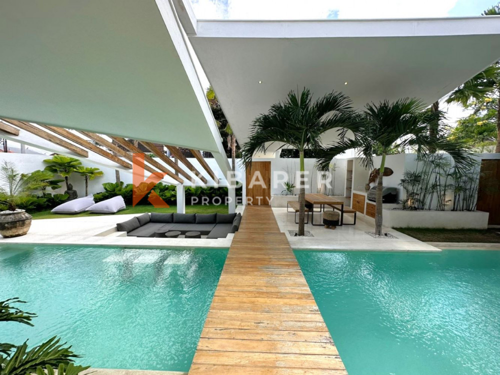 Villa fermée de luxe moderne de quatre chambres à Canggu