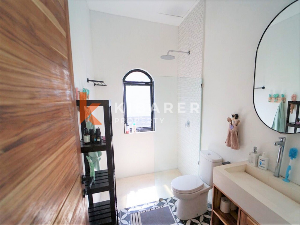 Vila Ruang Tamu Tertutup Dua Kamar Tidur Bergaya Terletak di Padonan