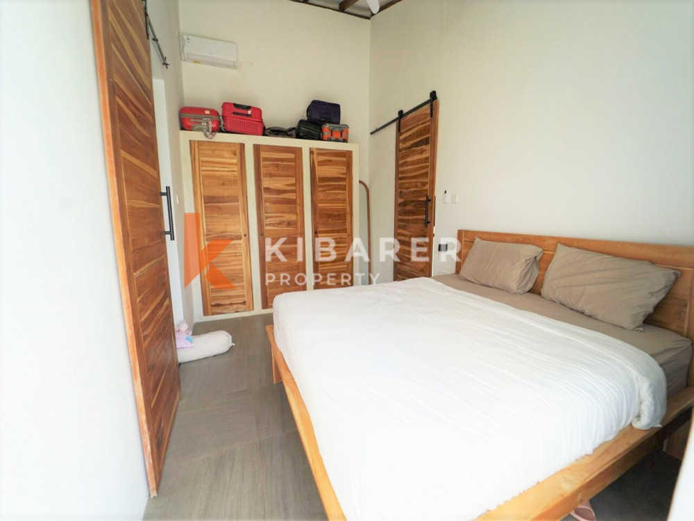 Vila Ruang Tamu Tertutup Dua Kamar Tidur Bergaya Terletak di Padonan