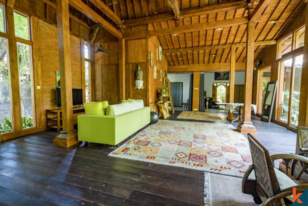 Villa de luxe en pleine propriété à vendre avec vue sur les montagnes