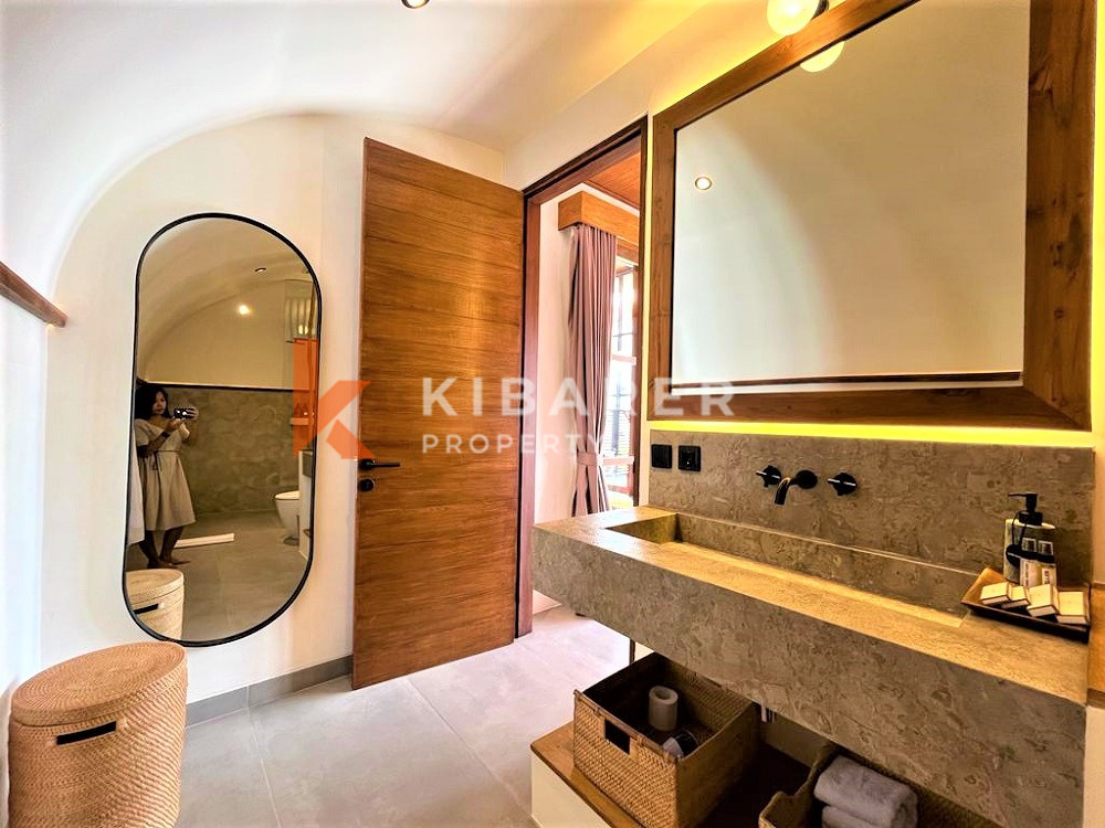 Vila Ruang Tamu Tertutup Tiga Kamar Tidur Desain Menakjubkan Terletak Di Jantung Kota Berawa