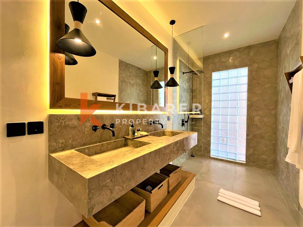 Vila Ruang Tamu Tertutup Tiga Kamar Tidur Desain Menakjubkan Terletak Di Jantung Kota Berawa