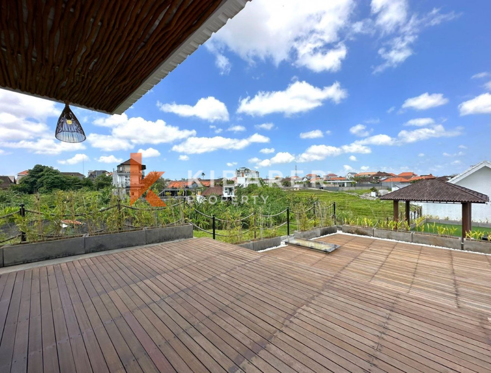 Superbe villa fermée de quatre chambres avec vue sur les rizières à Canggu