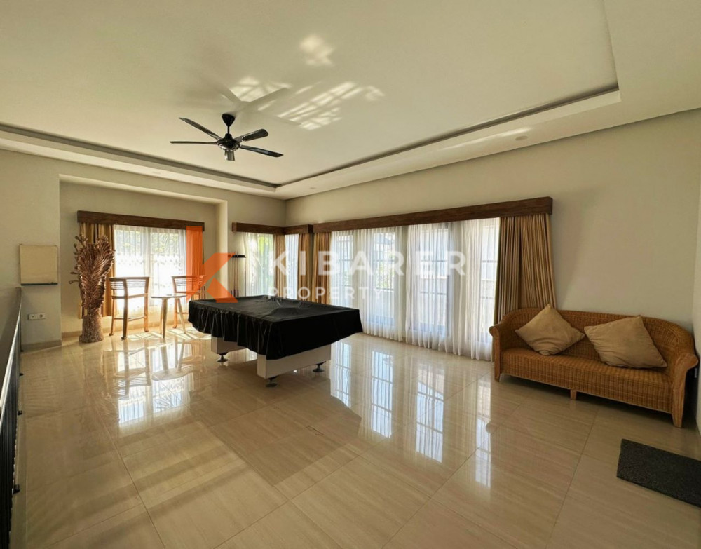 Gorgeous Three Bedrooms Enclosed Living Villa in Jimbaran