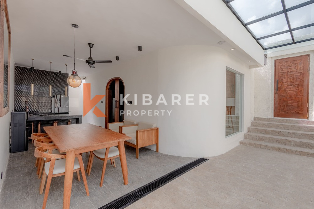 Magnifique villa de trois chambres avec salon ouvert située à Canggu