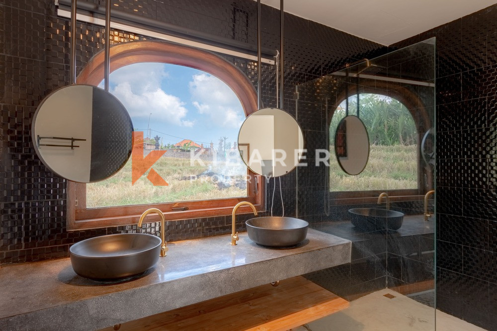 Magnifique villa de trois chambres avec salon ouvert située à Canggu