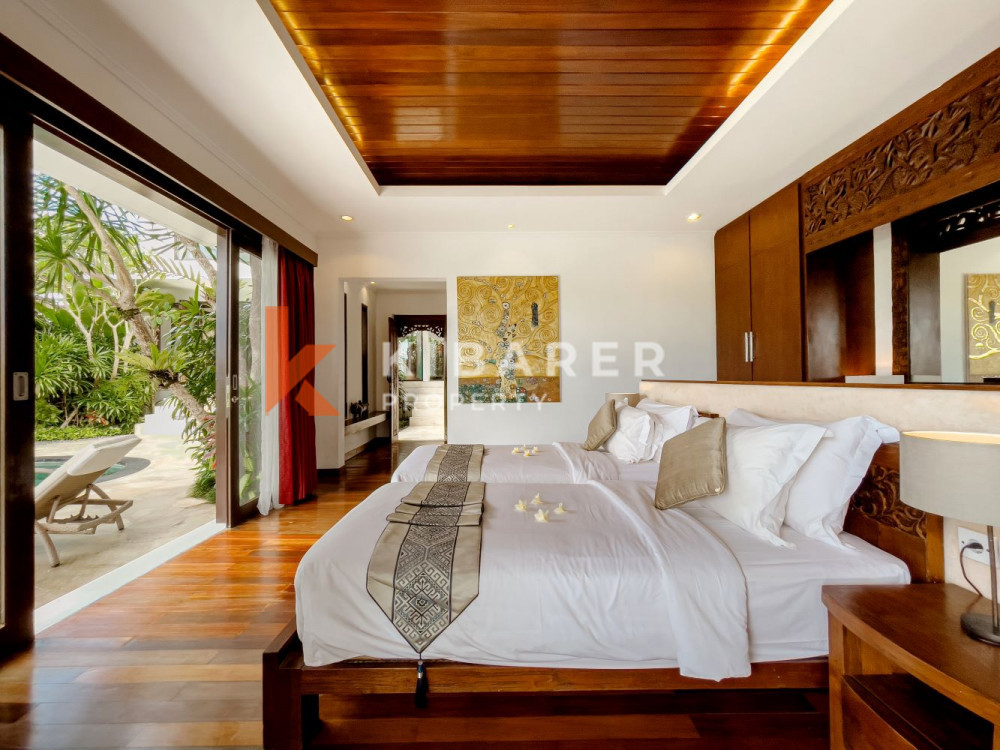 Spacious Three Bedroom Enclosed Living Villa with Overlooking Rice Field View in Canggu