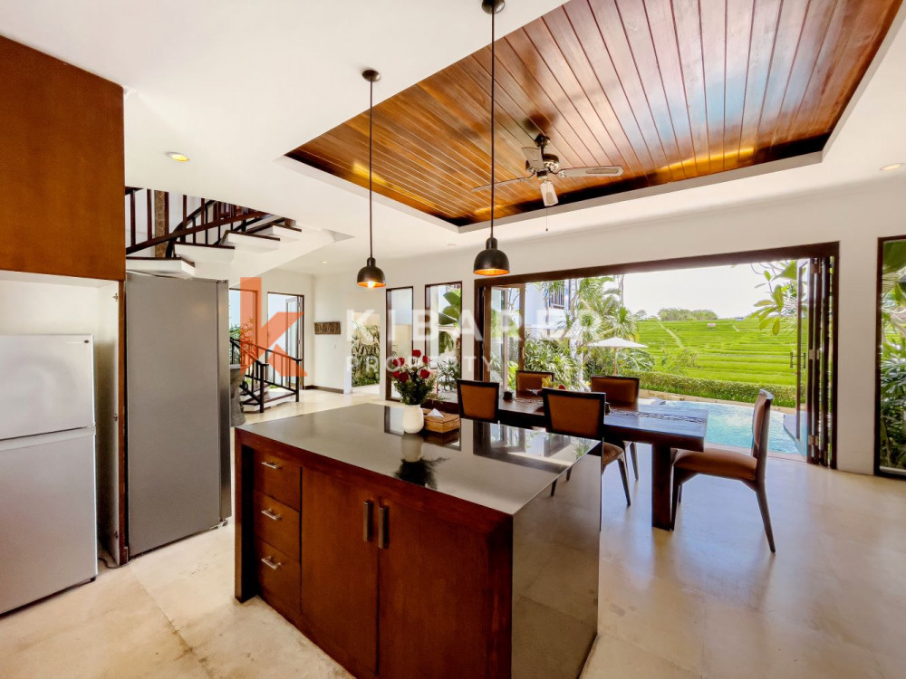 Spacieuse villa fermée de trois chambres avec vue sur les rizières à Canggu