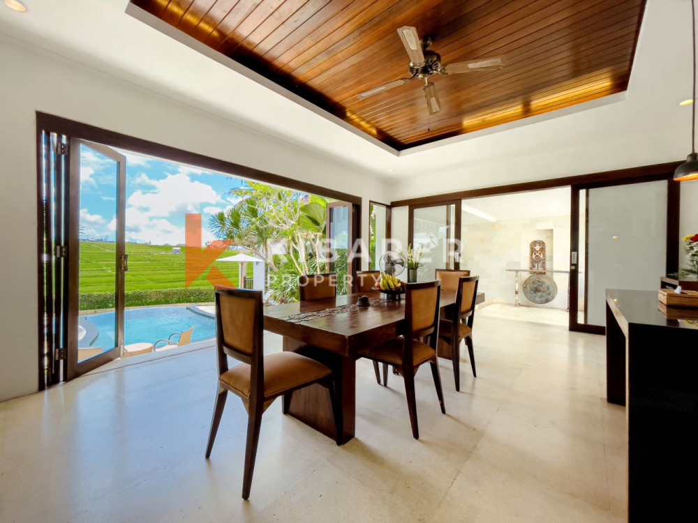 Spacieuse villa fermée de trois chambres avec vue sur les rizières à Canggu