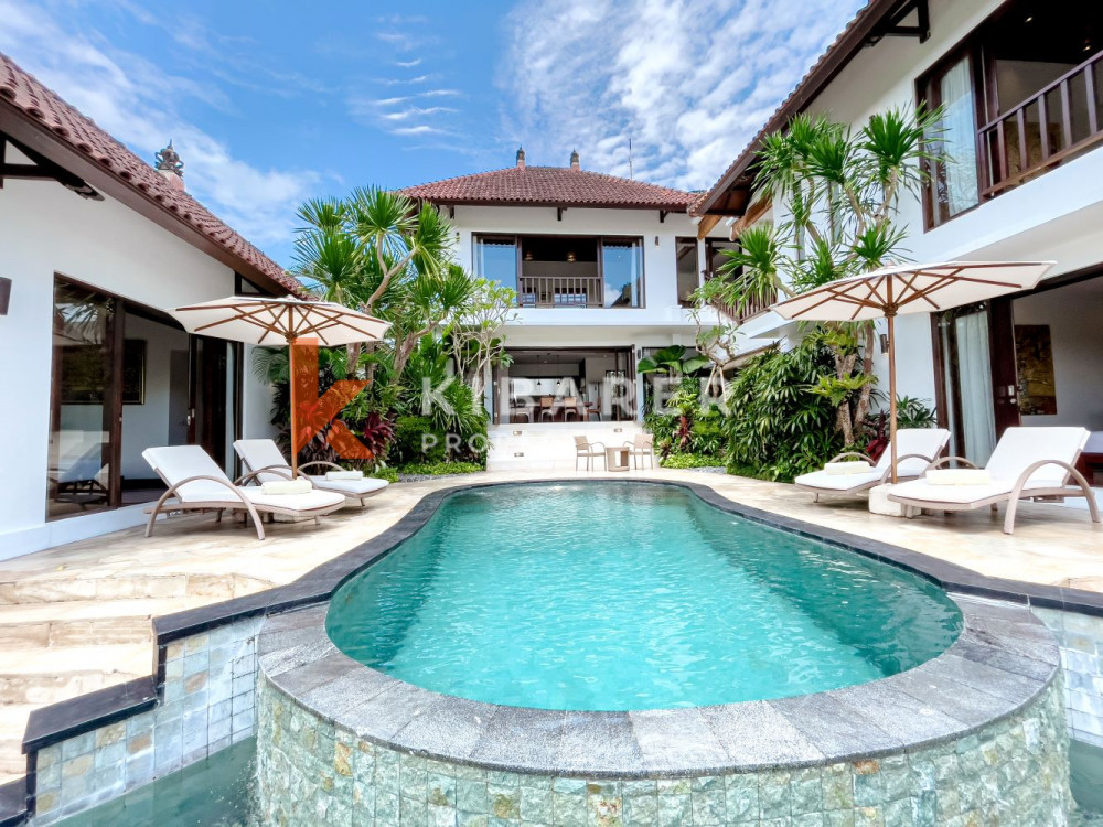 Spacieuse villa fermée de trois chambres avec vue sur les rizières à Canggu