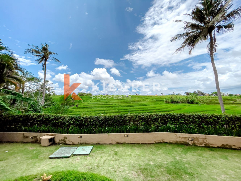 Spacieuse villa fermée de trois chambres avec vue sur les rizières à Canggu