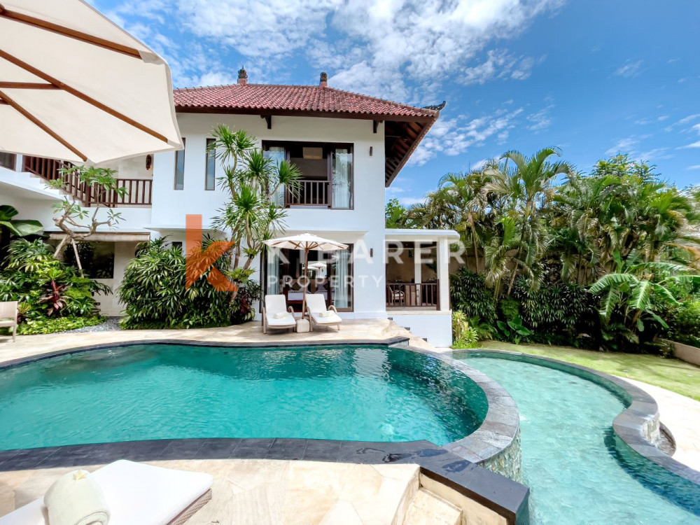 Spacieuse villa fermée de trois chambres avec vue sur les rizières à Canggu