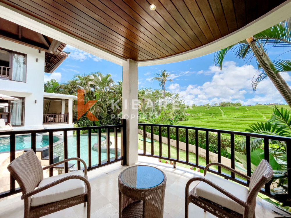 Spacieuse villa fermée de trois chambres avec vue sur les rizières à Canggu