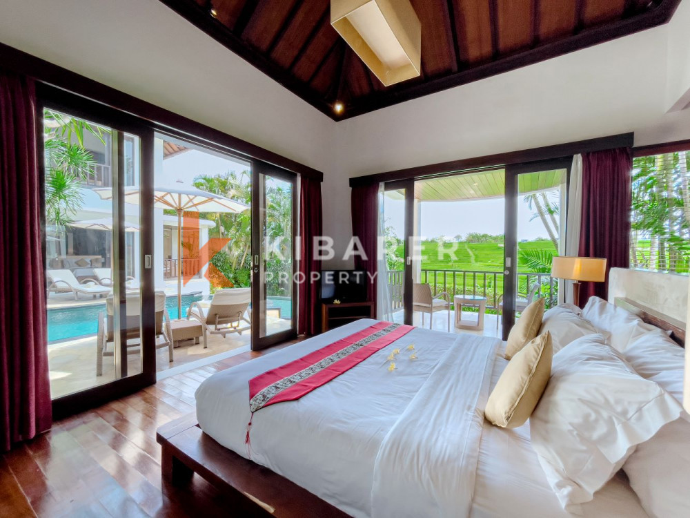 Spacious Three Bedroom Enclosed Living Villa with Overlooking Rice Field View in Canggu