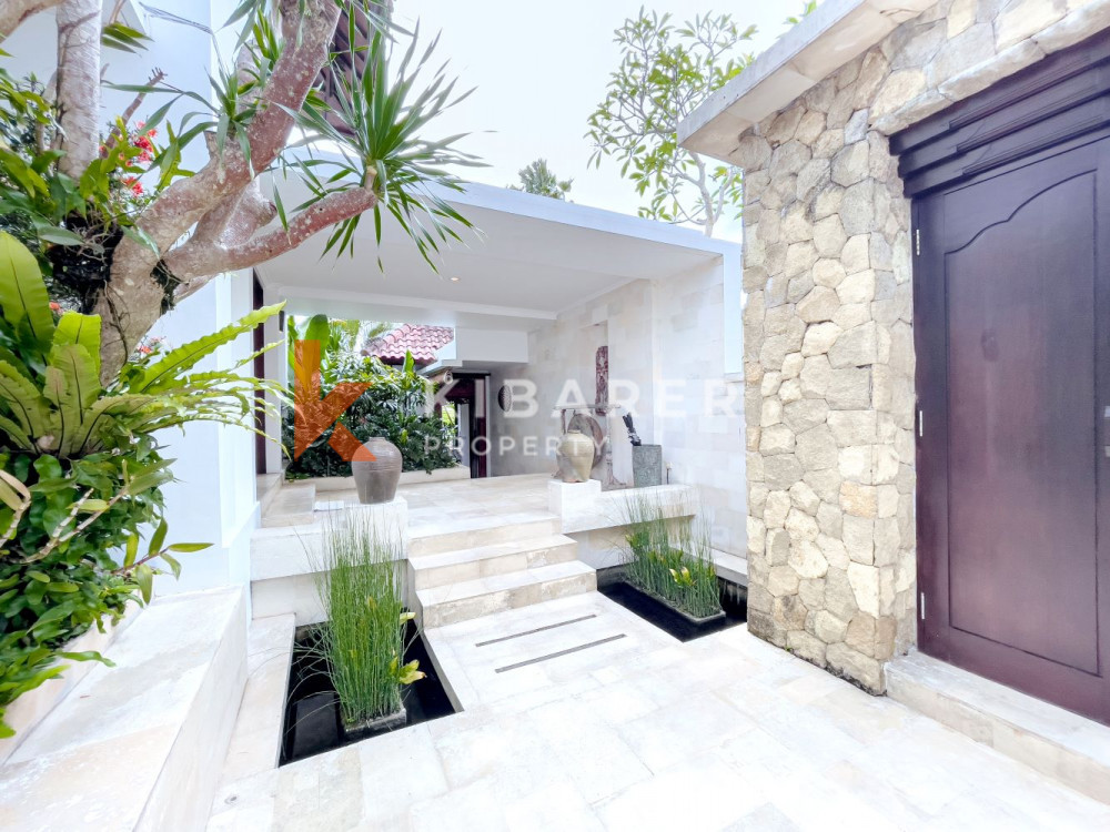 Spacieuse villa fermée de trois chambres avec vue sur les rizières à Canggu