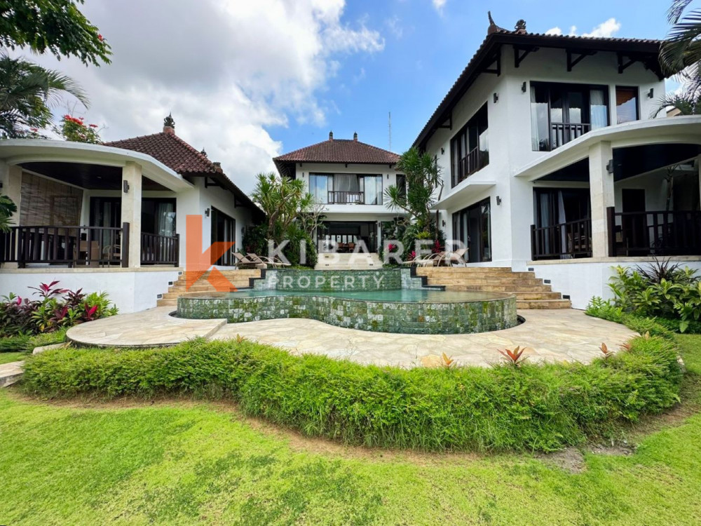 Spacious Three Bedroom Enclosed Living Villa with Overlooking Rice Field View in Canggu