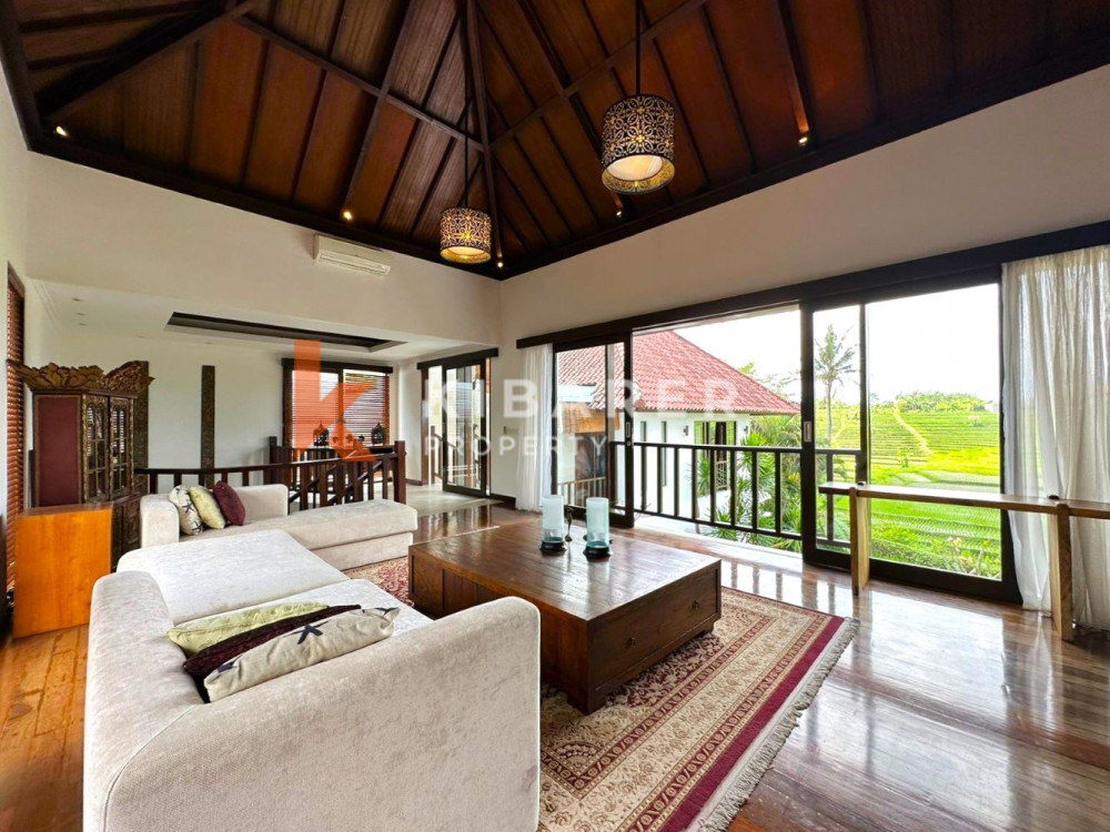 Spacious Three Bedroom Enclosed Living Villa with Overlooking Rice Field View in Canggu