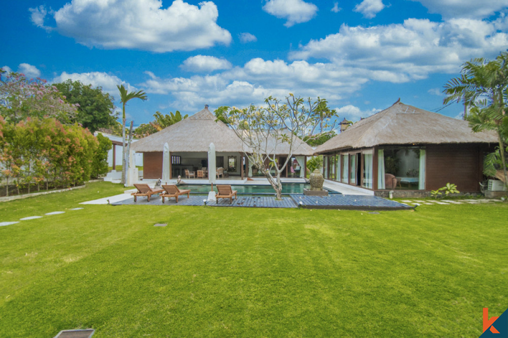 Magnifique propriété de quatre chambres à coucher avec jardin généreux à Umalas