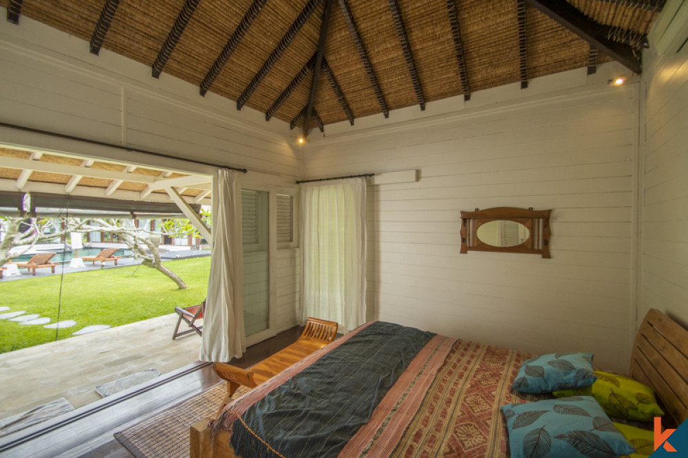 Magnifique propriété de quatre chambres à coucher avec jardin généreux à Umalas