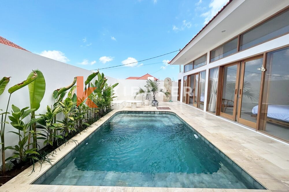 Wonderful Three Bedroom Enclosed Livingroom Mediterranean Villa in Pererenan