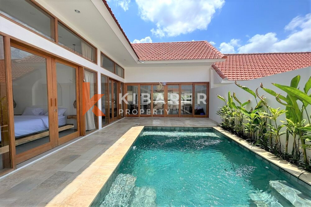 Wonderful Three Bedroom Enclosed Livingroom Mediterranean Villa in Pererenan