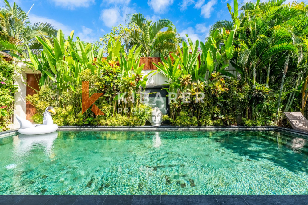 Superbe salon fermé de trois chambres dans un complexe de villas situé à Seminyak