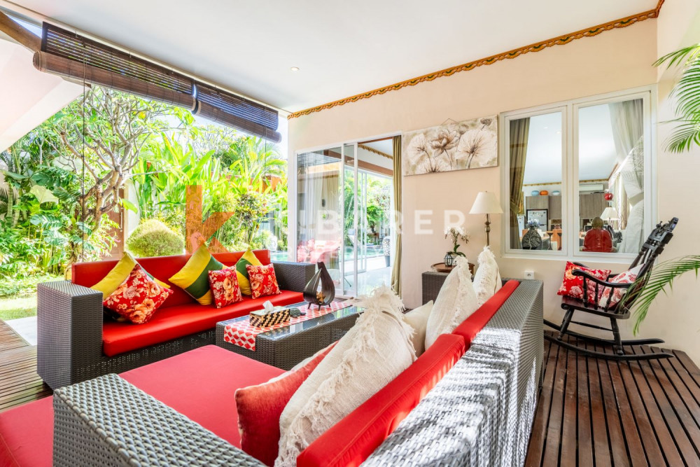 Superbe salon fermé de trois chambres dans un complexe de villas situé à Seminyak