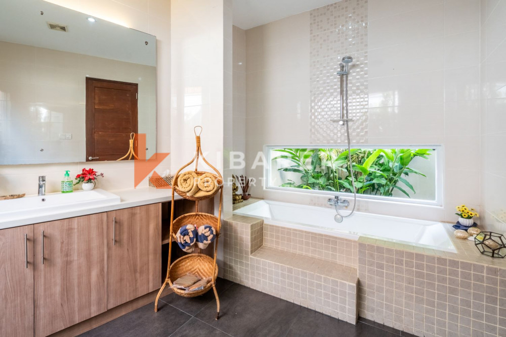 Stunning Three Bedroom Enclosed Living at Villa Complex Situated in Seminyak