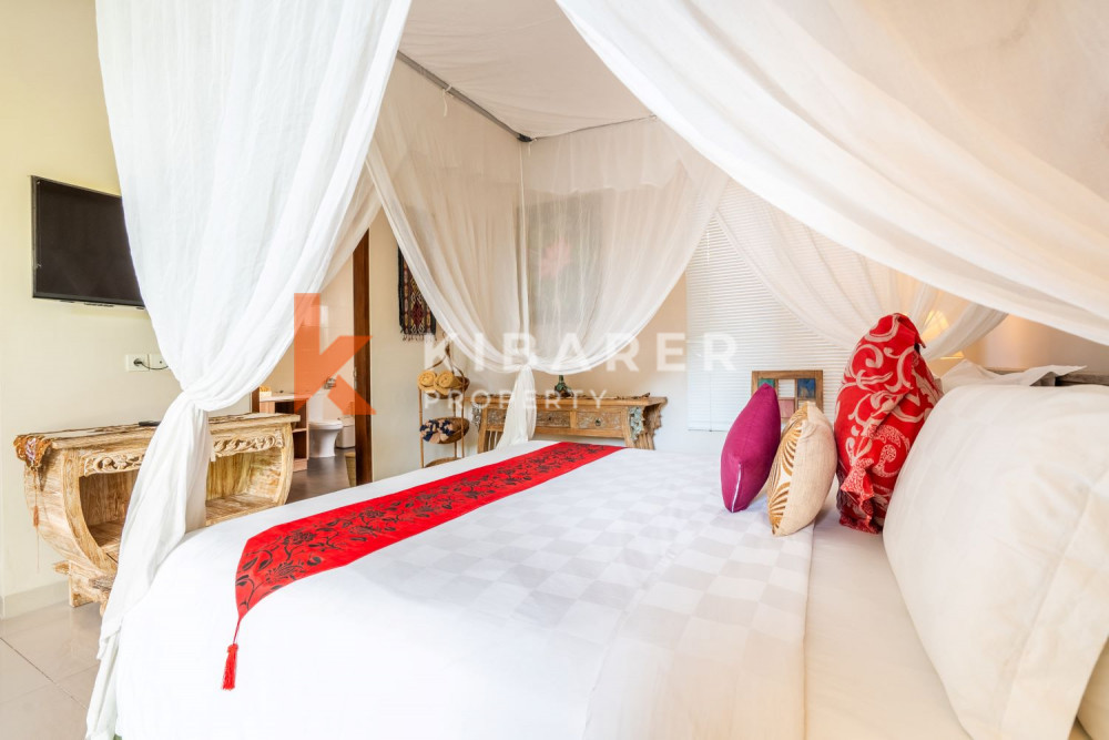 Superbe salon fermé de trois chambres dans un complexe de villas situé à Seminyak