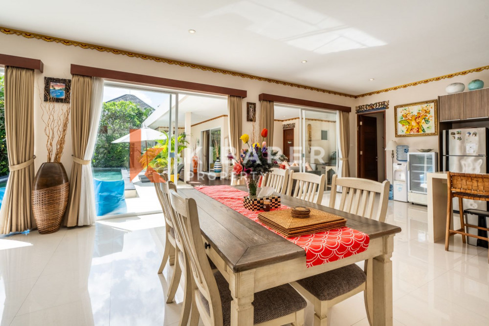 Beautiful Three Bedroom Enclosed Living at Villa Complex in Seminyak