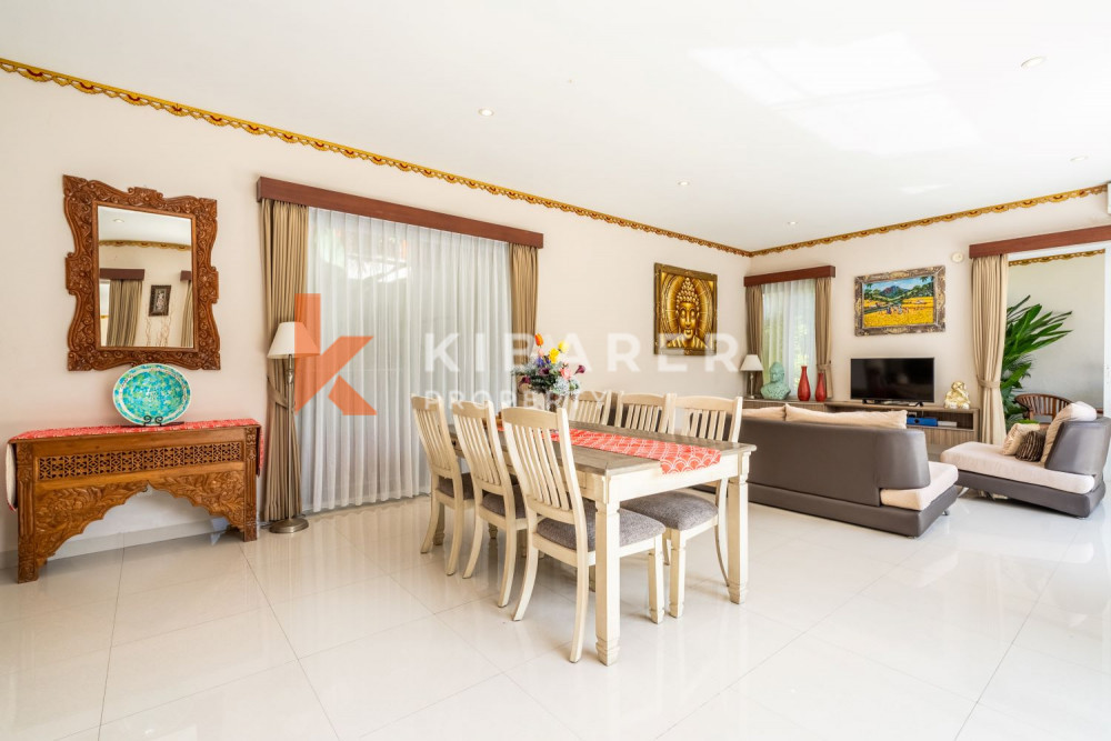 Beautiful Three Bedroom Enclosed Living at Villa Complex in Seminyak