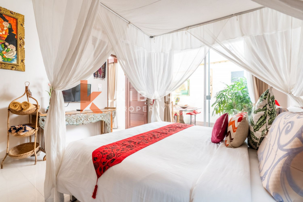 Ruang Tamu Tertutup Tiga Kamar Tidur yang Indah di Kompleks Villa di Seminyak