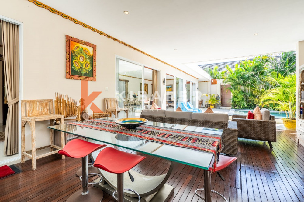 Beautiful Three Bedroom Enclosed Living at Villa Complex in Seminyak