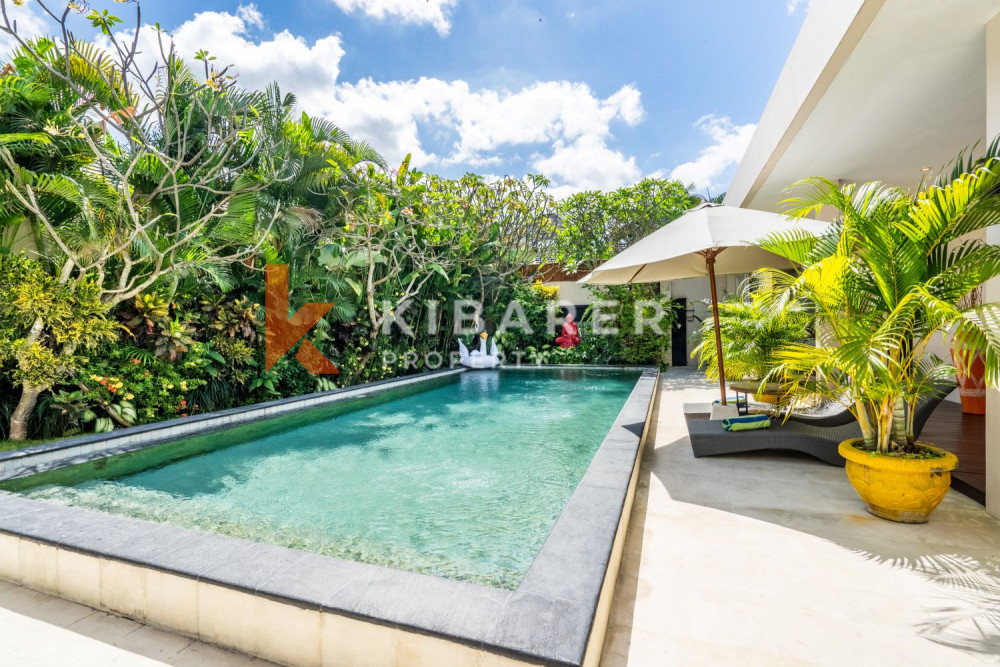 Superbe salon fermé de trois chambres dans un complexe de villas à Seminyak