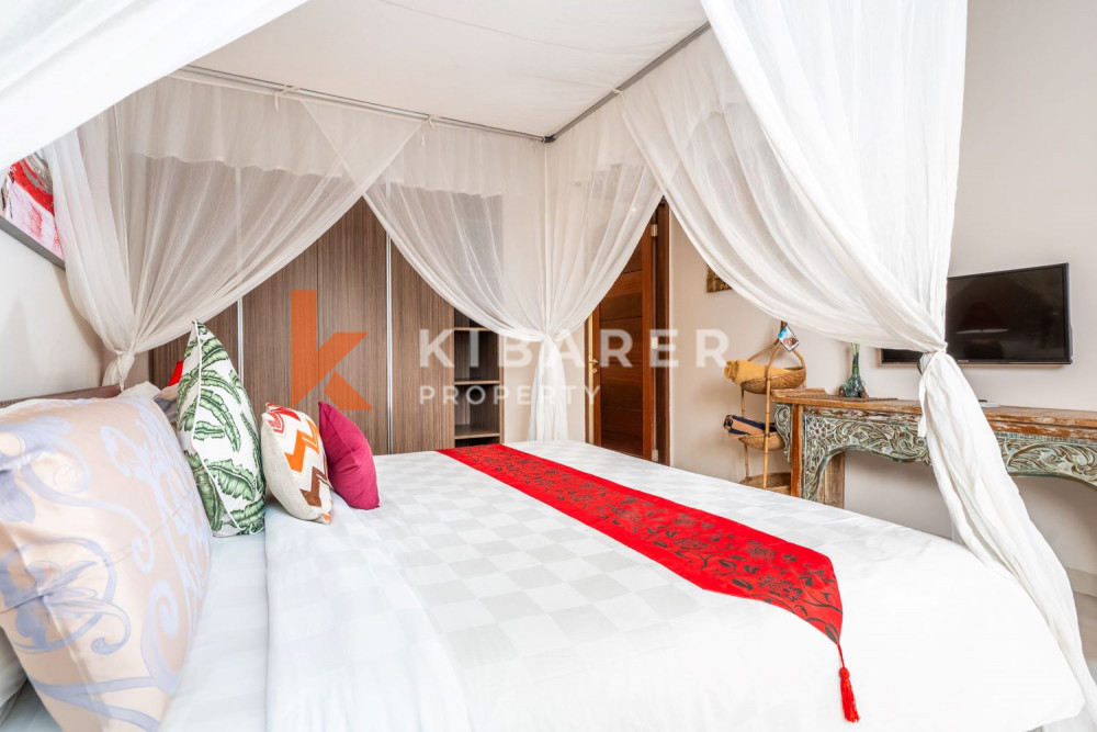 Superbe salon fermé de trois chambres dans un complexe de villas à Seminyak