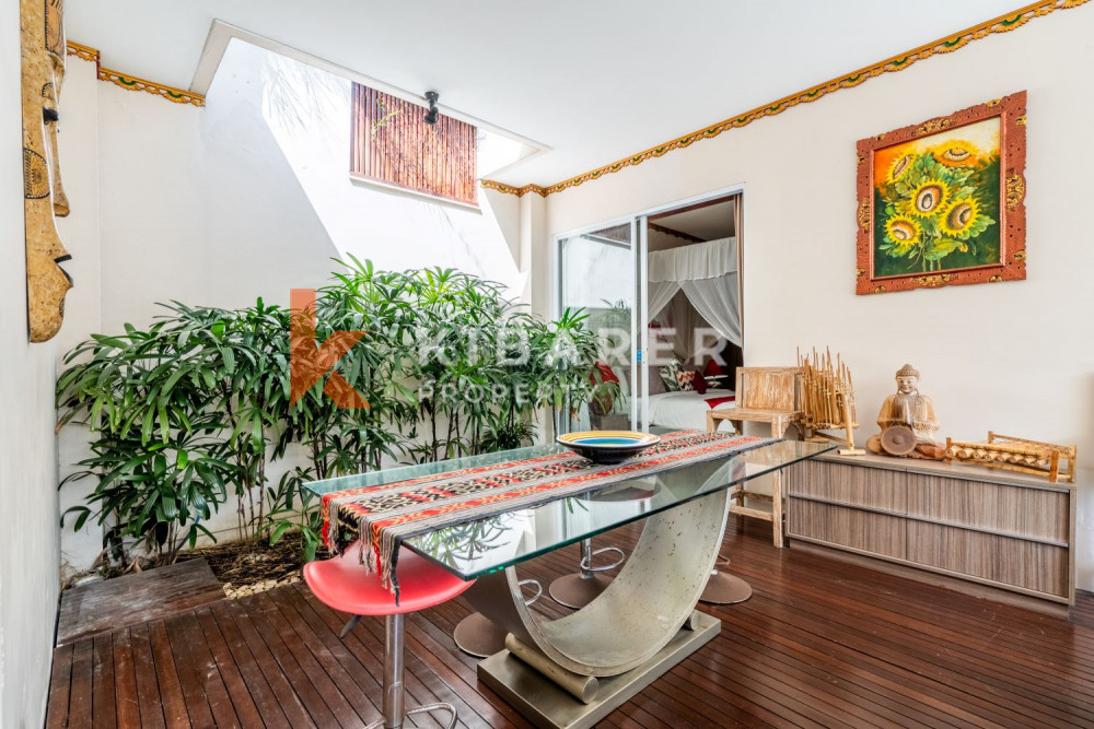 Superbe salon fermé de trois chambres dans un complexe de villas à Seminyak