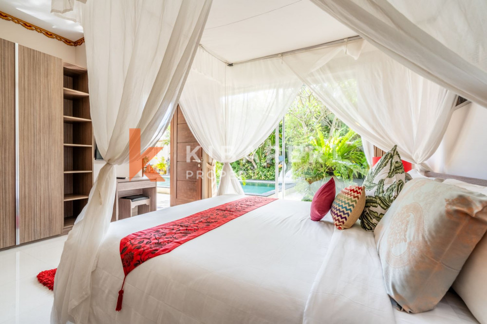 Superbe salon fermé de trois chambres dans un complexe de villas à Seminyak