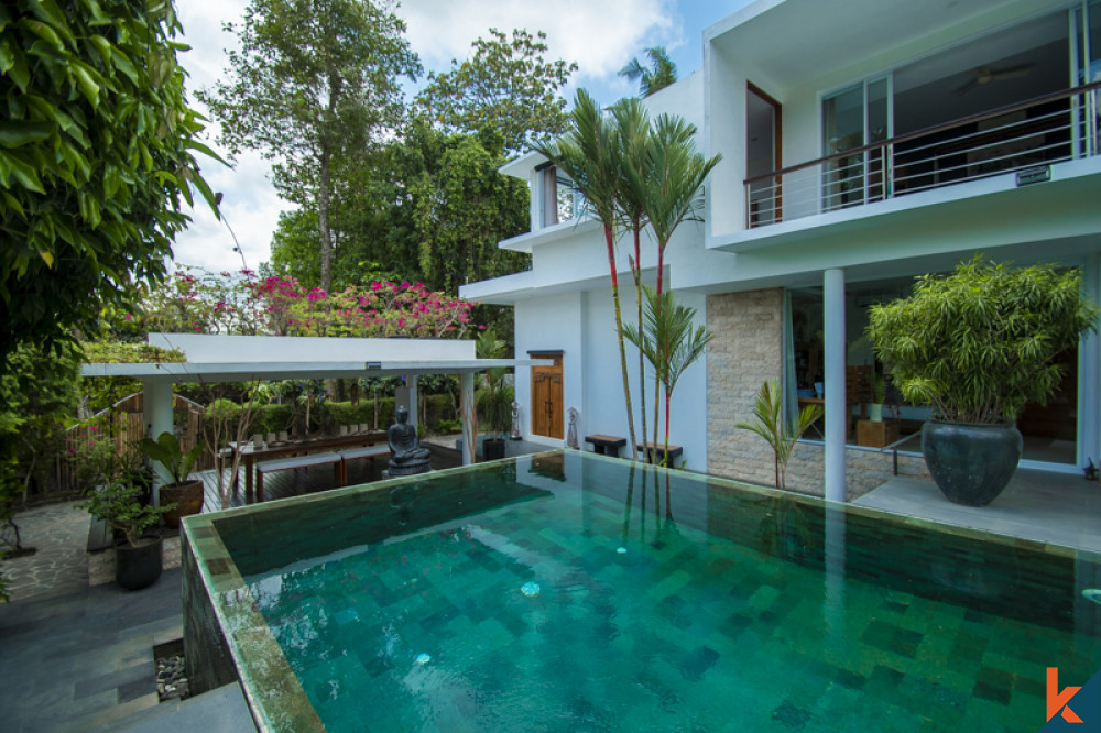 MAGNIFIQUE VILLA A VENDRE SUR DEUX NIVEAUX A CANGGU