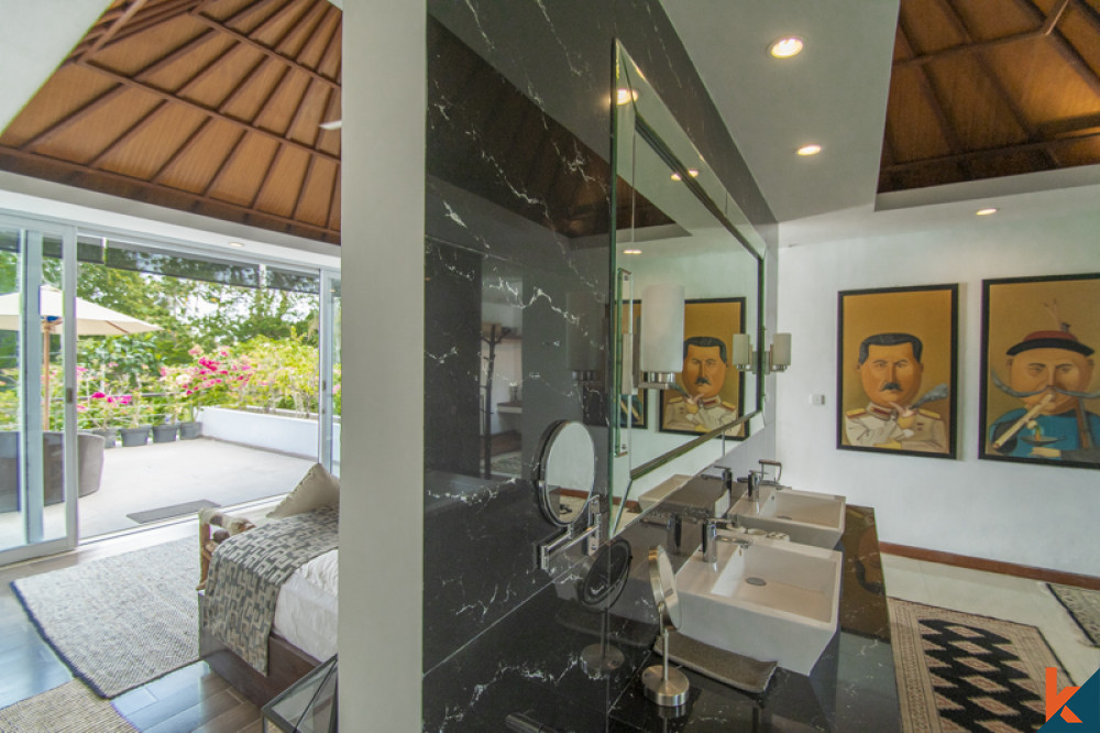 MAGNIFIQUE VILLA A VENDRE SUR DEUX NIVEAUX A CANGGU