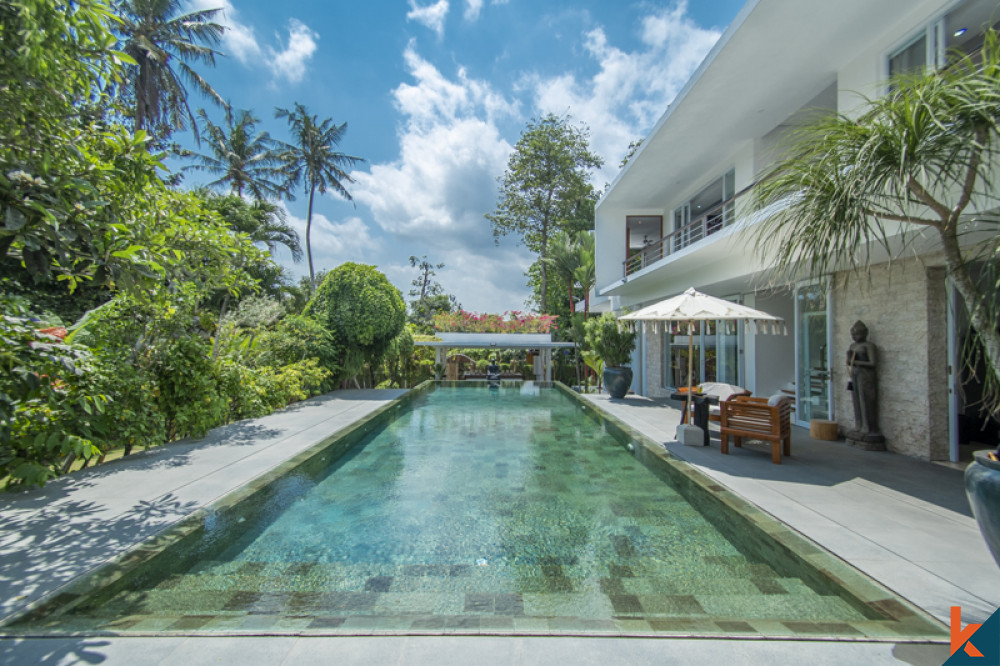 MAGNIFIQUE VILLA A VENDRE SUR DEUX NIVEAUX A CANGGU