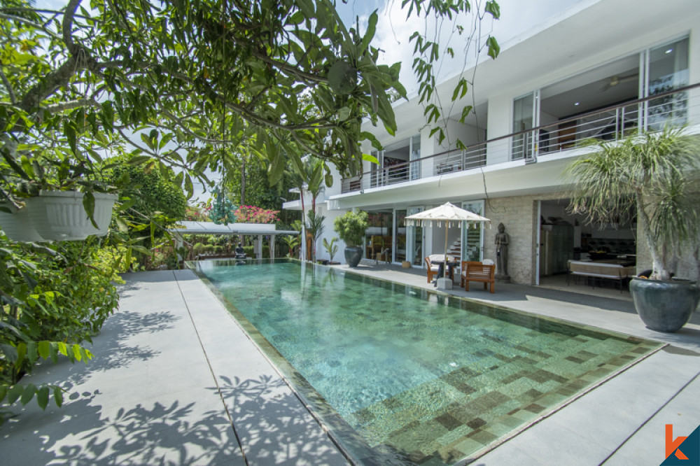 MAGNIFIQUE VILLA A VENDRE SUR DEUX NIVEAUX A CANGGU