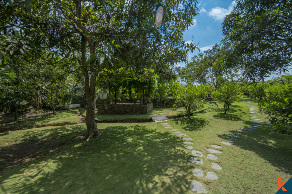 MAGNIFIQUE VILLA A VENDRE SUR DEUX NIVEAUX A CANGGU