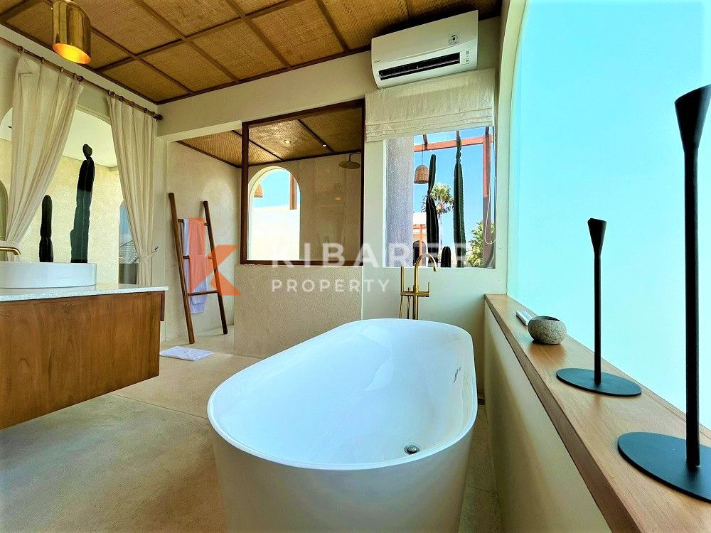 Villa de vie fermée de trois chambres avec système de porte de luxe à Berawa