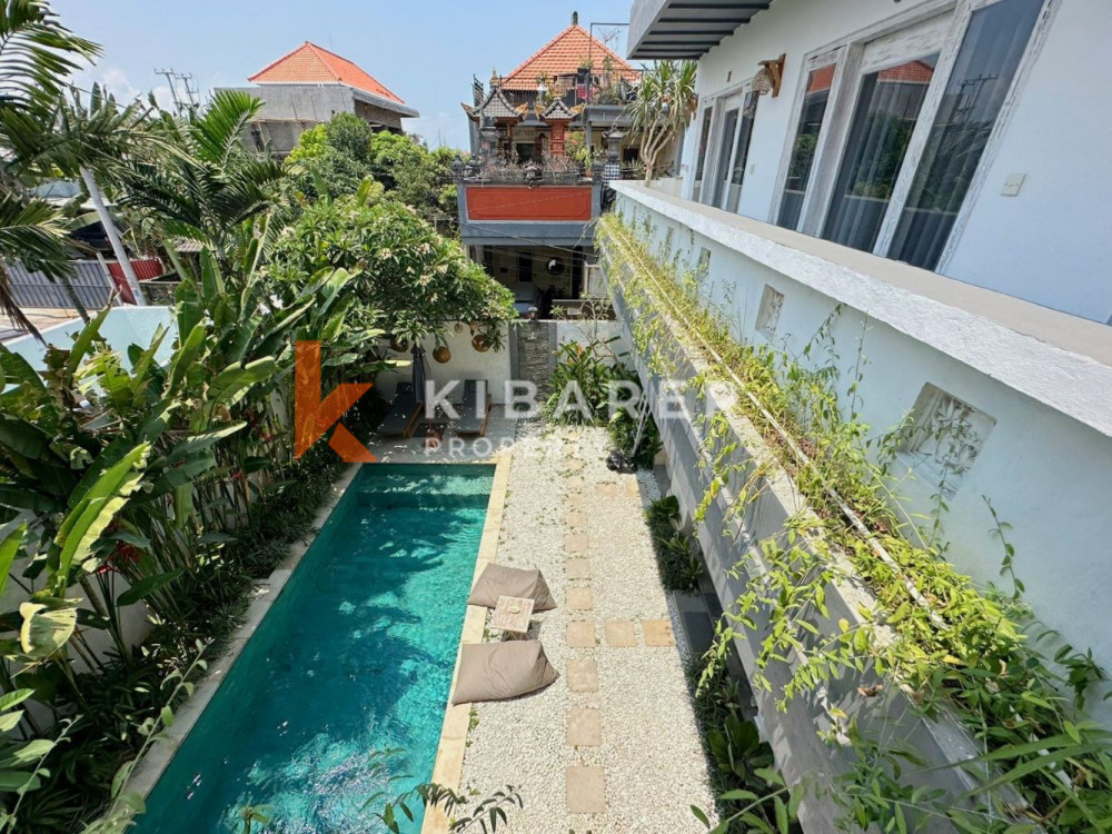 Villa ouverte de sept chambres avec un excellent emplacement à Berawa Canggu