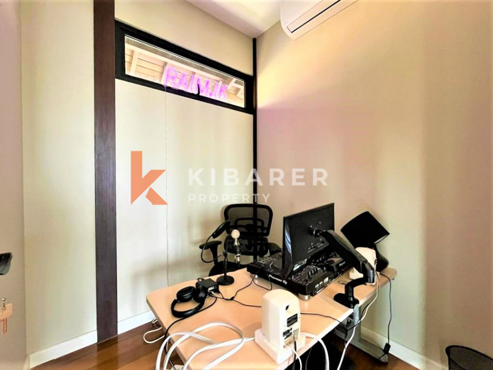 Ocean View Villa with Three Bedroom and Closed Living – Uluwatu Rental