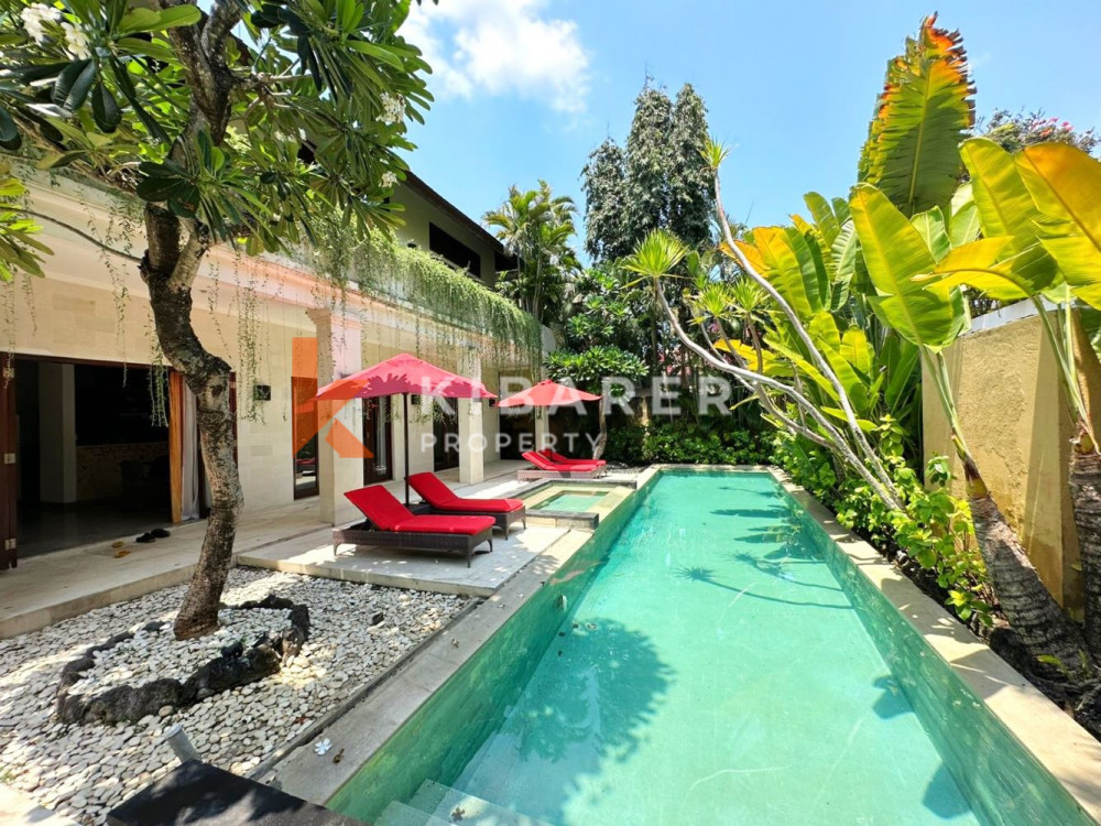 Magnifiquement Villa de Séjour Fermée de Trois Chambres Dans un Quartier Privilégié de Seminyak