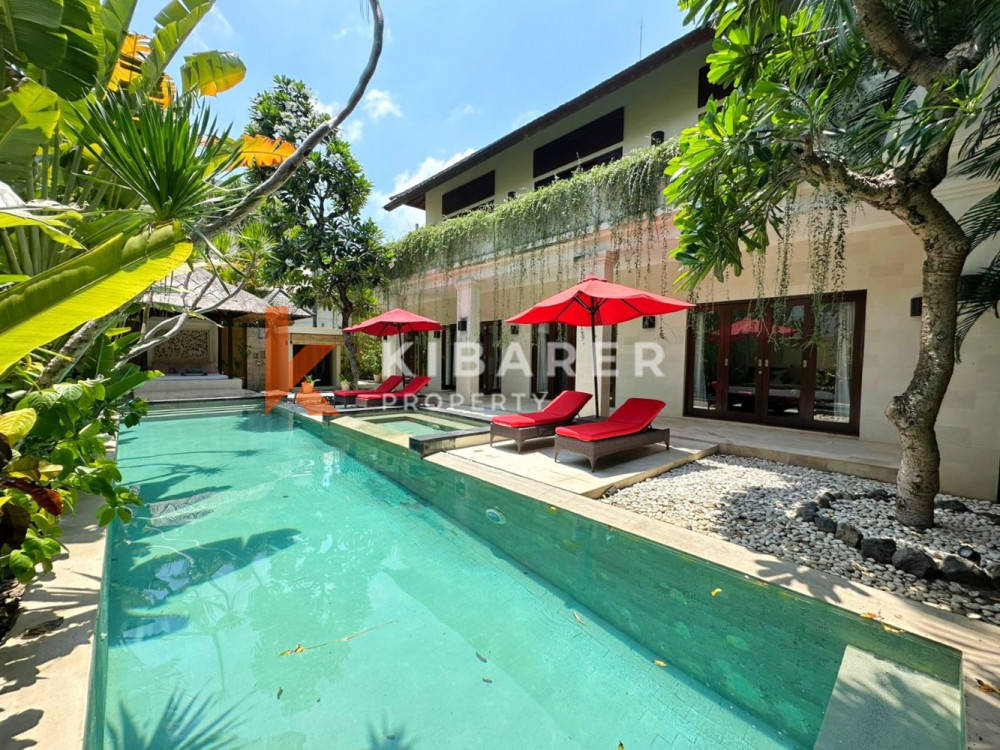 Magnifiquement Villa de Séjour Fermée de Trois Chambres Dans un Quartier Privilégié de Seminyak